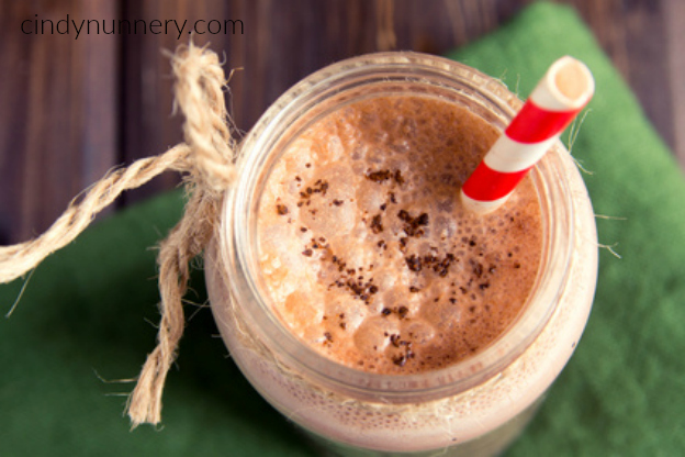Clean & Healthy Vanilla Almond Smoothie